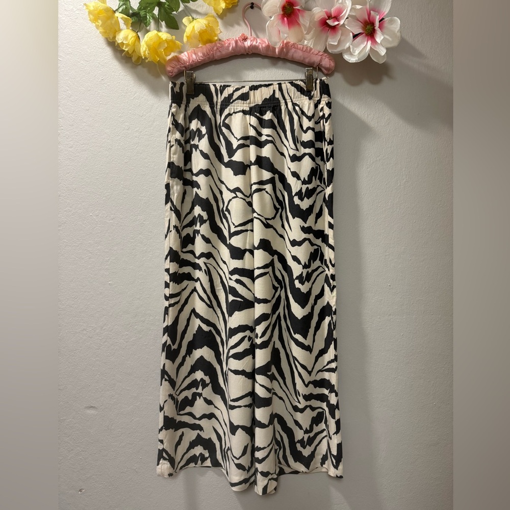 H&M Black and Cream Zebra Print Maxi Skirt